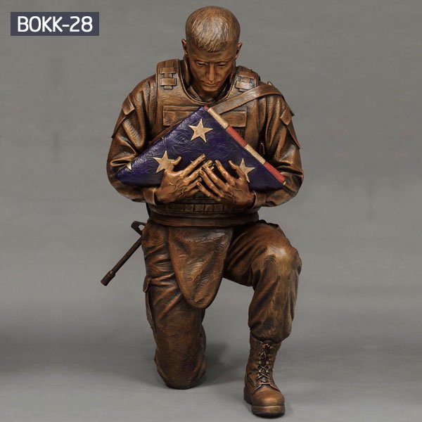 Life size military kneeling solider flag holder statues for sale