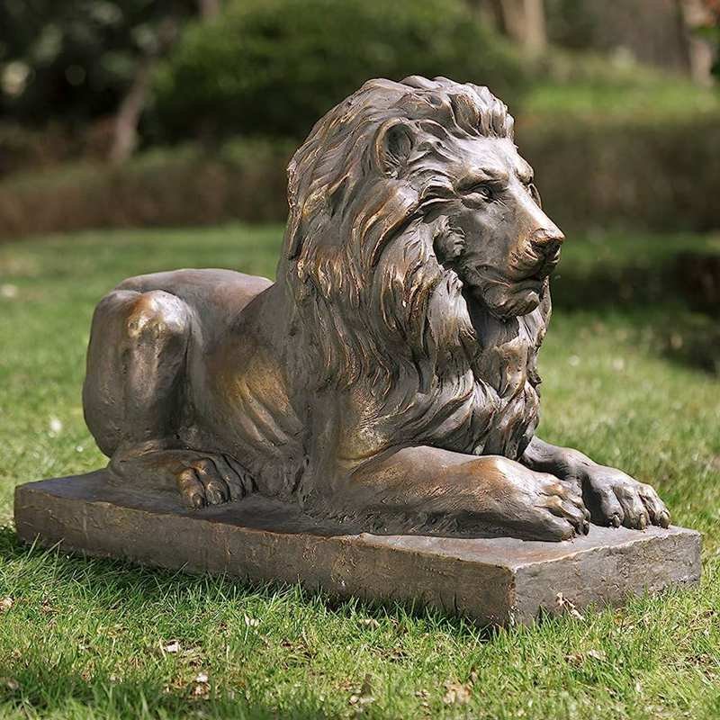 bronze lion statue_副本